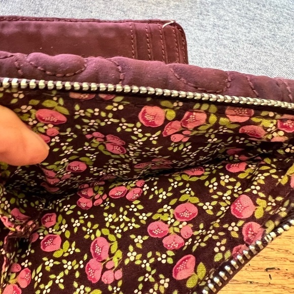 Vera Bradley Flap All in One Wallet Wristlet Wine Purple Solid Paisley Quilted - Picture 3 of 7